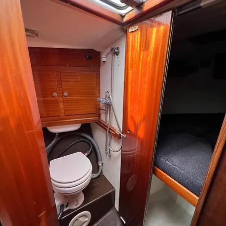 Guacuco Boat Genua