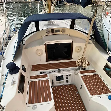 Guacuco Boat Genua